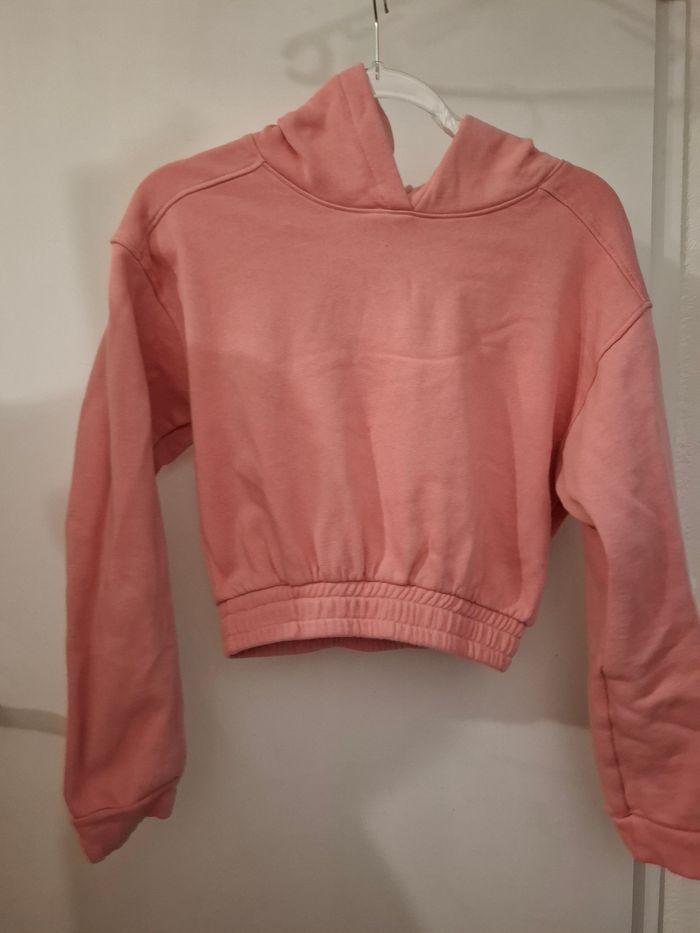 Sweat courte avec capuche zara taille 38 en très bon état - photo numéro 2