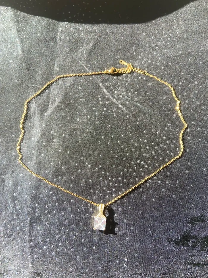 Collier pendentif carré zircone doré - photo numéro 2