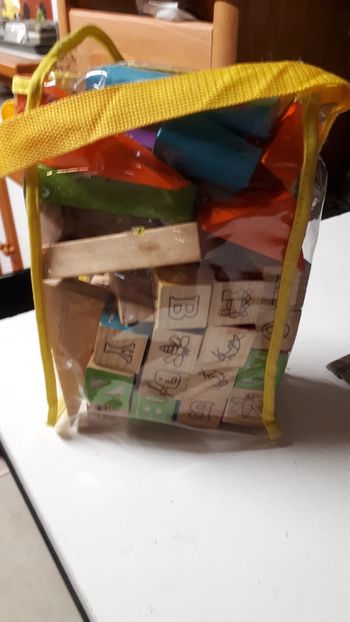 Lot de cubes en bois