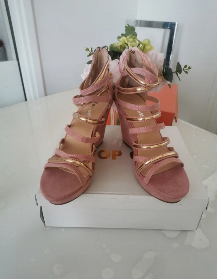 🩷🤍Jolie Paires De Sandales Talon Compensé 🩷🤍 - photo numéro 3