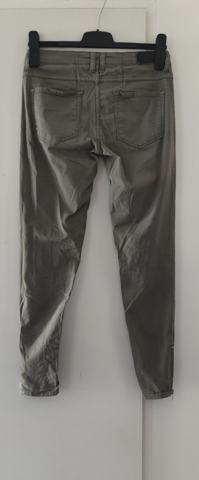 Jean marque Sandro taille 36 couleur kaki pour femme, très bon état - photo numéro 8