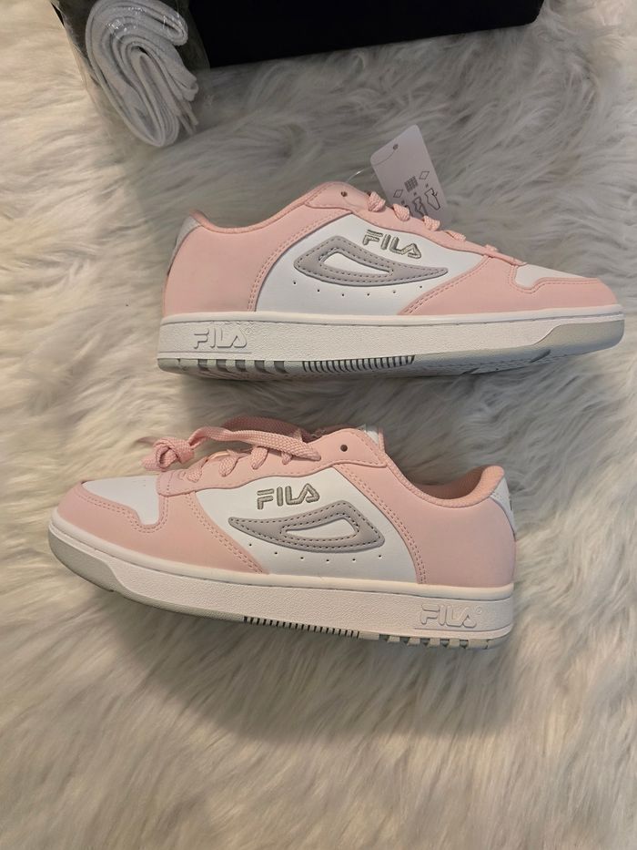 NEUVES (non portées) 💜💜😍😍 superbes baskets fila pointure 36 fille 💜💜😍😍 - photo numéro 4