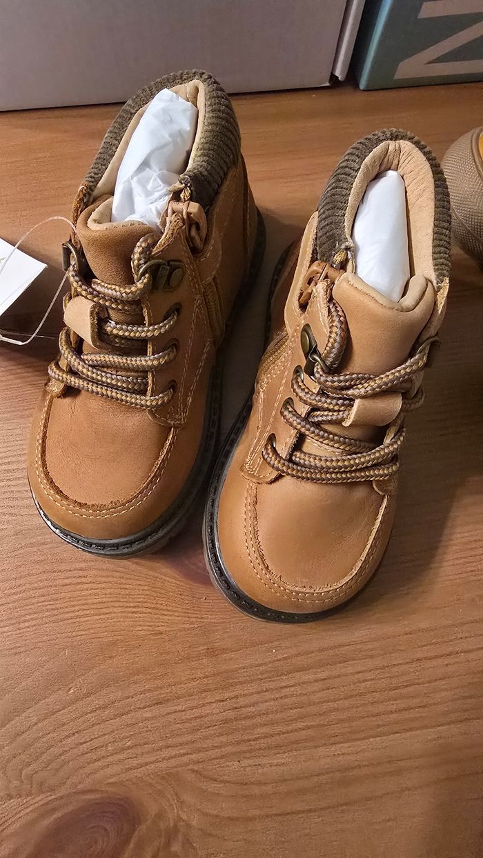 NEUVES !NON PORTÉES 🏷🏷deux paires de bottines pointure 21 et 22 garçon 👌🥰💙 - photo numéro 4