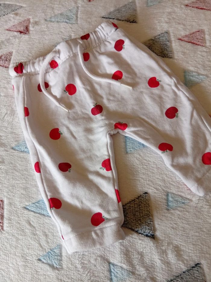 Pantalon pomme 🍎 - photo numéro 2