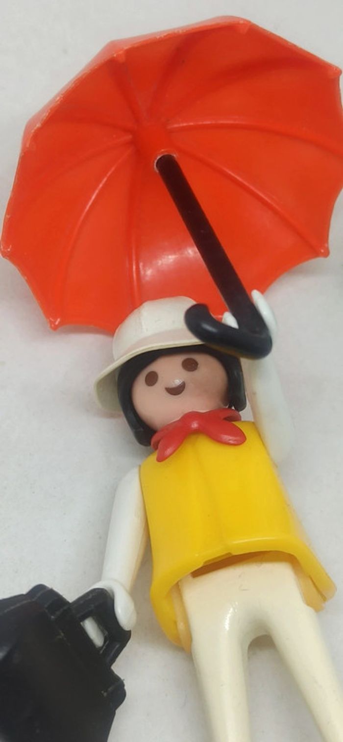 Femme voyageuse avec parapluie et valises vintage playmobil - photo numéro 5