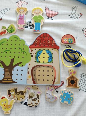 Jeux en bois et d'enfilage