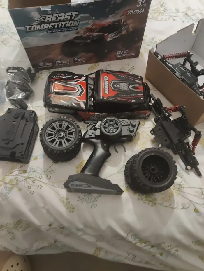 Voiture tout terrain télécommandé a construire