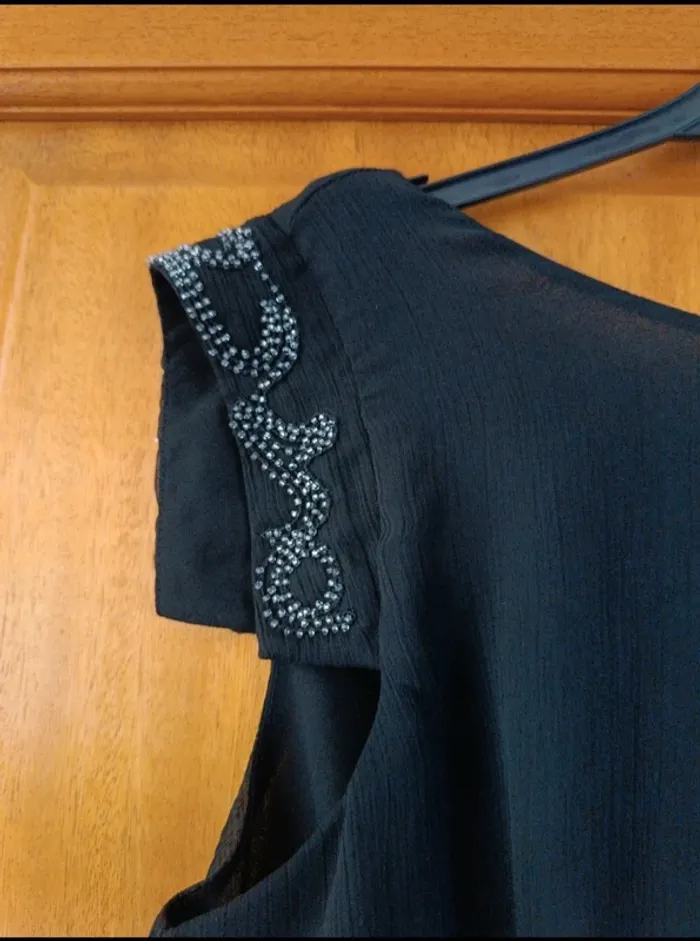 Robe dos nu mango taille L noir avec strass sur les manches. - photo numéro 5