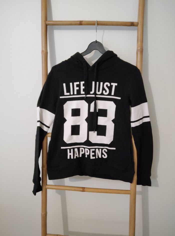 Sweat à capuche noir et blanc