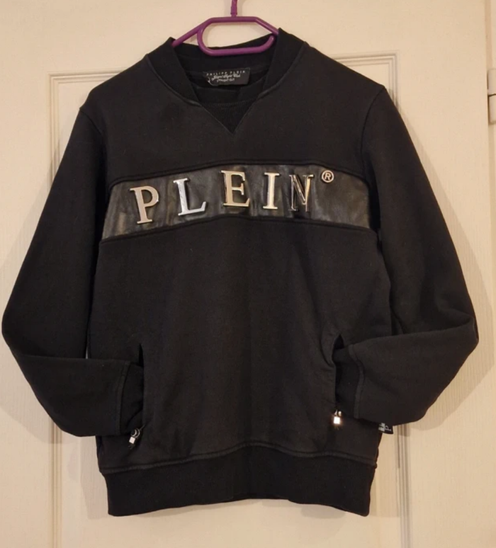 Sweat noir avec lettrage métallique – Très bon état – Taille M - photo numéro 2