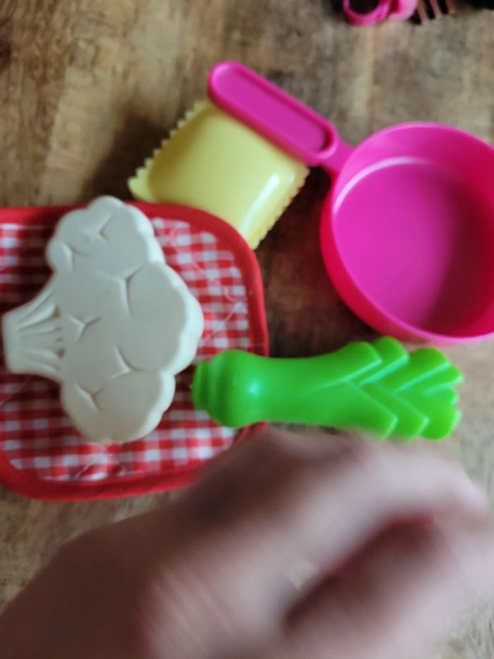 Lot en vrac dînette avec poile ravioli fraise poireau choux etc - photo numéro 10