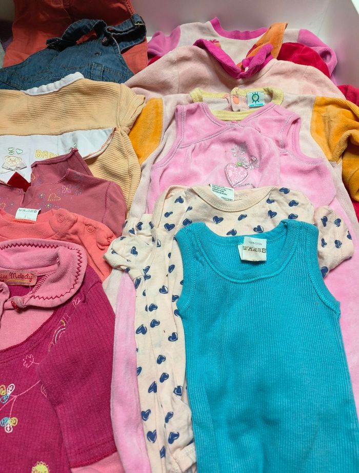 Lot 27 vêtements fille 6 mois - photo numéro 4