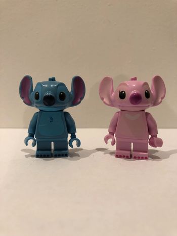 Figurine type lego Stitch et Angèle. Disney