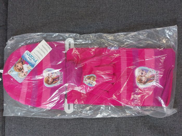 ensemble bonnet gants écharpe la reine des neiges rose violet