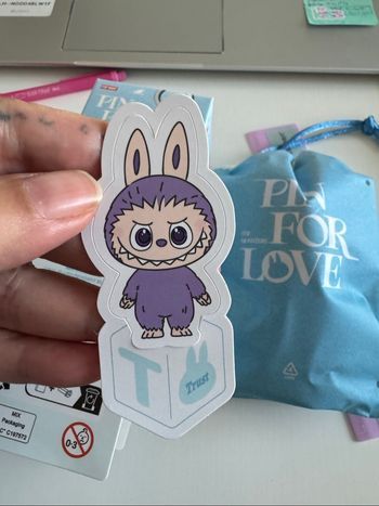 Labubu pin for love T