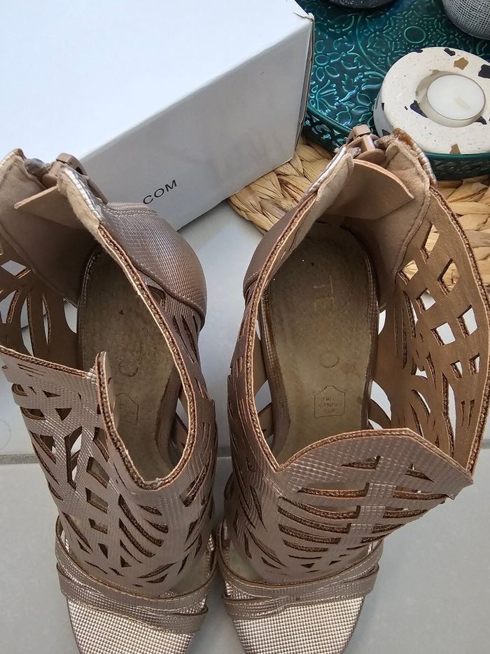 Jolie paires de sandales à talons Texto pointure 36 - photo numéro 3