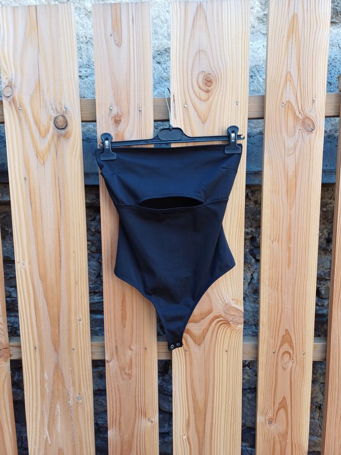 Joli body noir sans bretelles Bershka - photo numéro 2