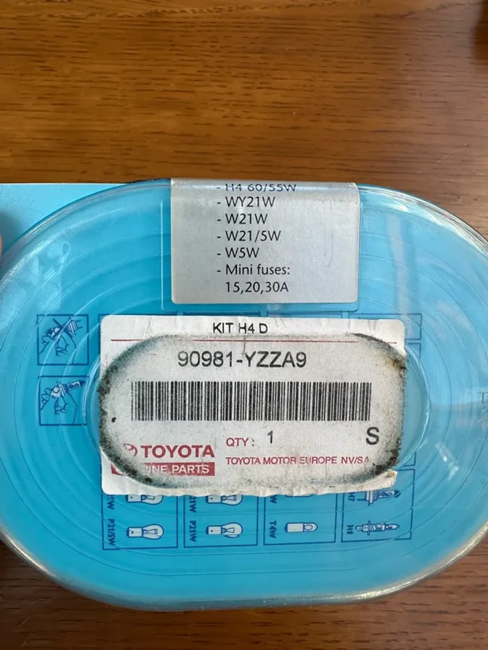 Boite Ampoules et Fusibles Toyota neuf - photo numéro 4