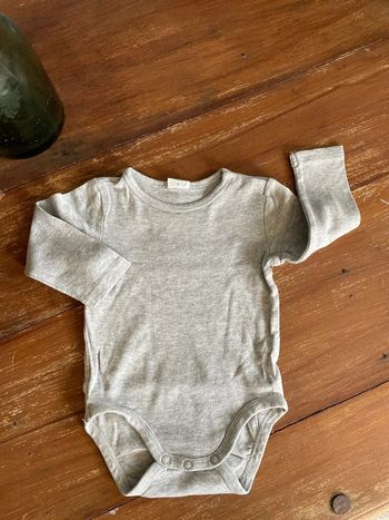 Bodie manches longues gris bébé rêve 6 mois