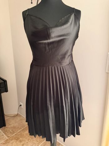 Robe noire plissée