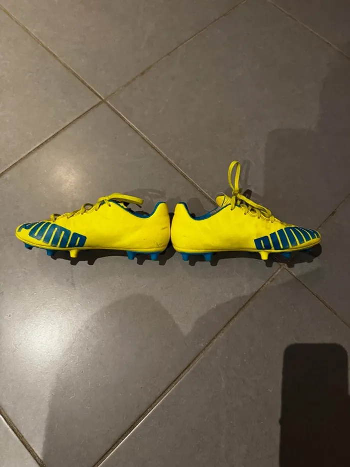 Chaussures de foot à crampons moulés - Puma - Evo speed 5 - Jaune & Bleu turquoise - 34 - Bon état - photo numéro 2