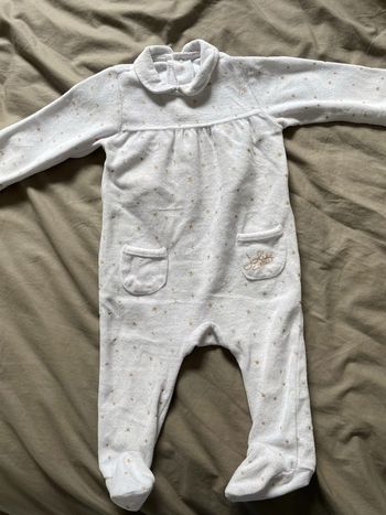 Pyjama blanc col etoiles doré 6 mois