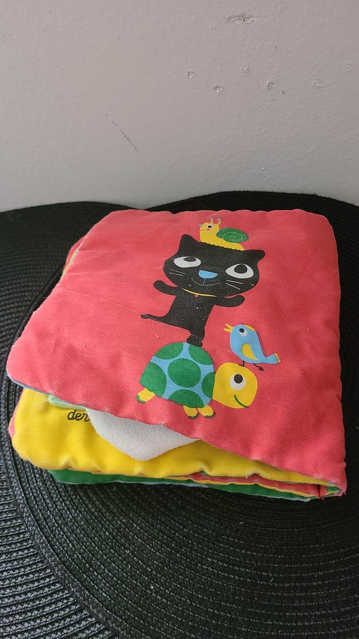 Livre tout petit dès la naissance / 12 mois " cache cache" en tissus - photo numéro 2