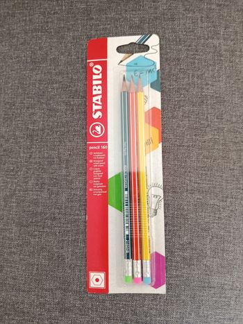 Lot crayons gris Stabilo neuf 