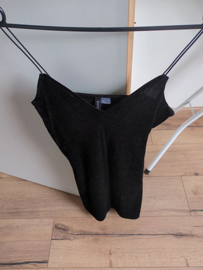 Petite robe noire à paillettes - photo numéro 2