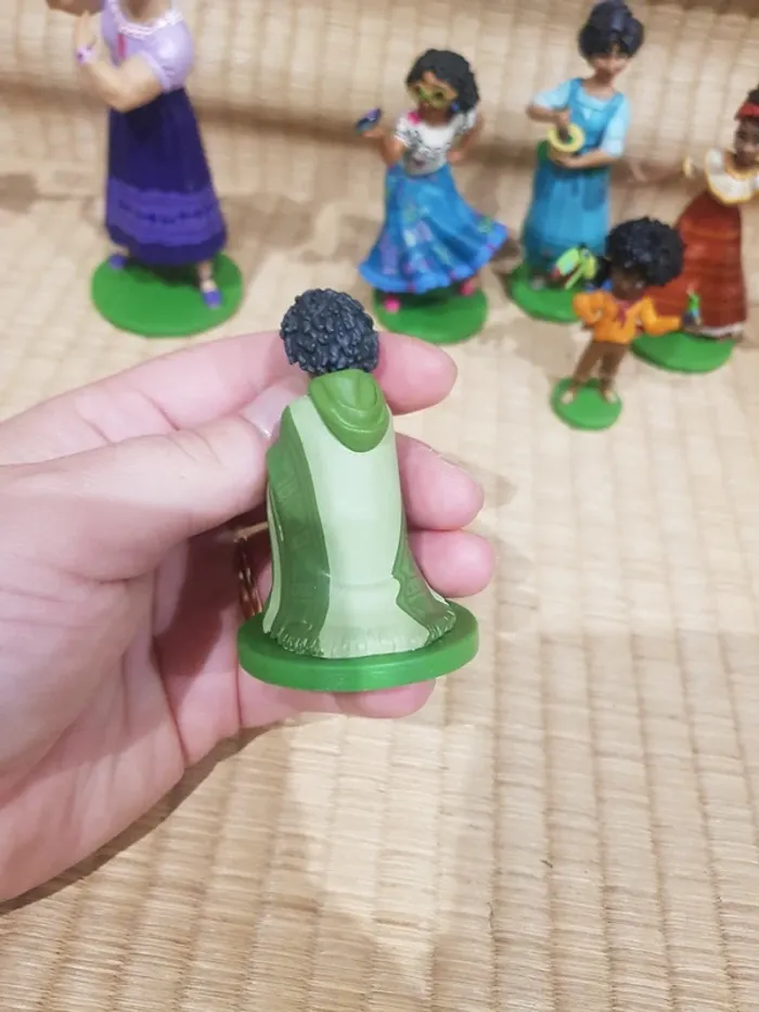 Lot de 9 figurines Encanto playset deluxe Disney Store - photo numéro 10
