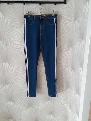 Joli jean Zara taille haute avec bandes blanches de chaque côté taille 36
