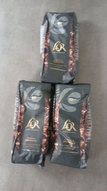 3 paquet de cafe en grsin l or professionnel de 1kg neuve