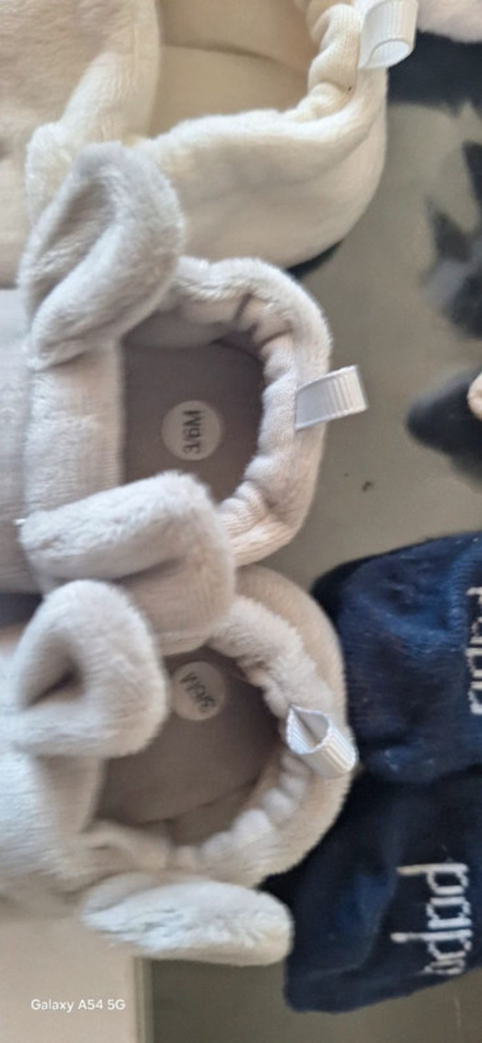 Lot de petit chaussons et chaussettes - photo numéro 7