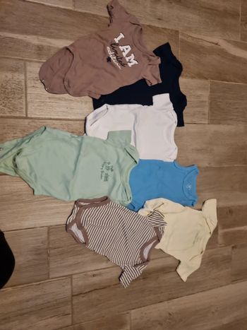 Lot de 7 bodies été 3 mois