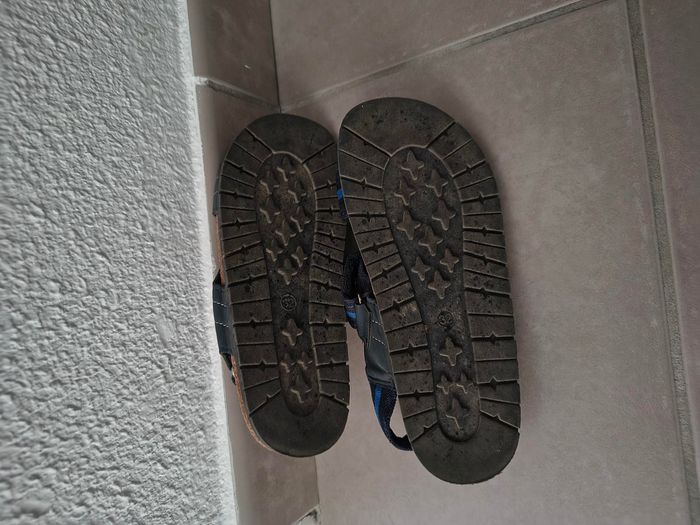 Sandales enfant Kiabi taille 32 a scratch - photo numéro 4