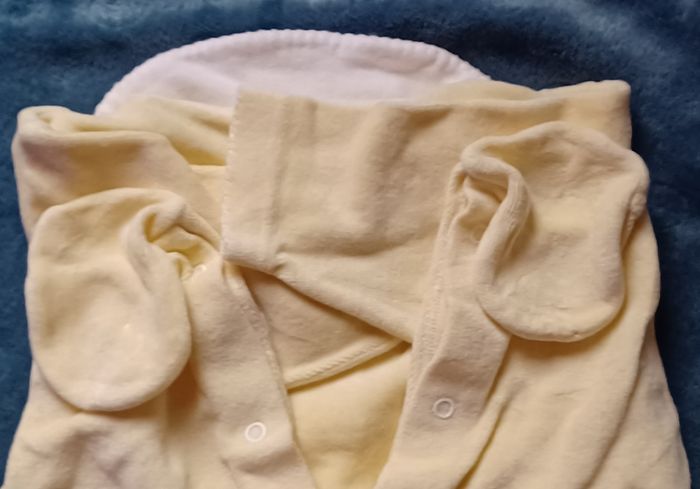 Pyjama jaune - photo numéro 4