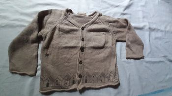 Veste beige motif maison de l'Avent et traîneau  du Père Noel