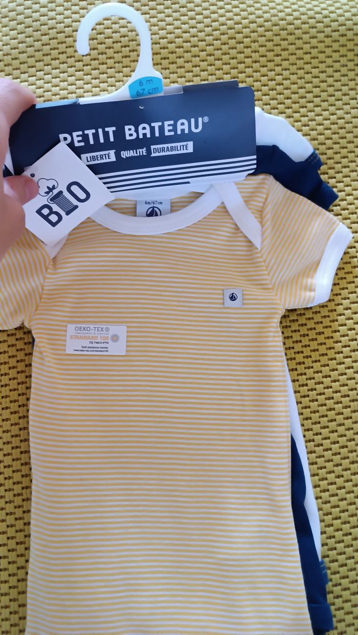 Petit Bateau. Lot de 3 Bodies manches courtes. 100% Coton Bio. Bébé de 3 mois/67cm