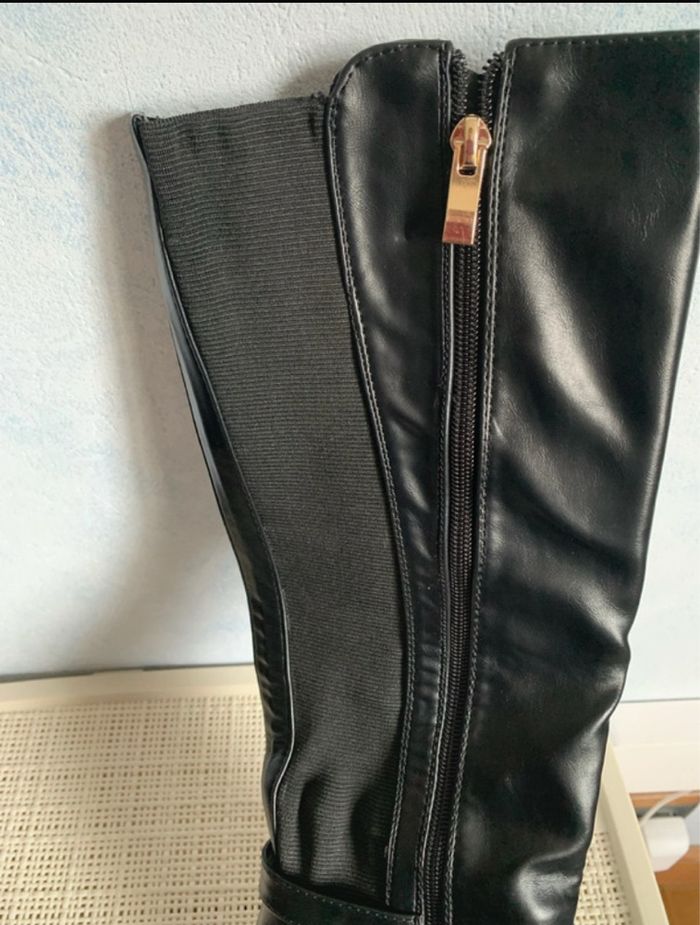 Bottes noires - photo numéro 2