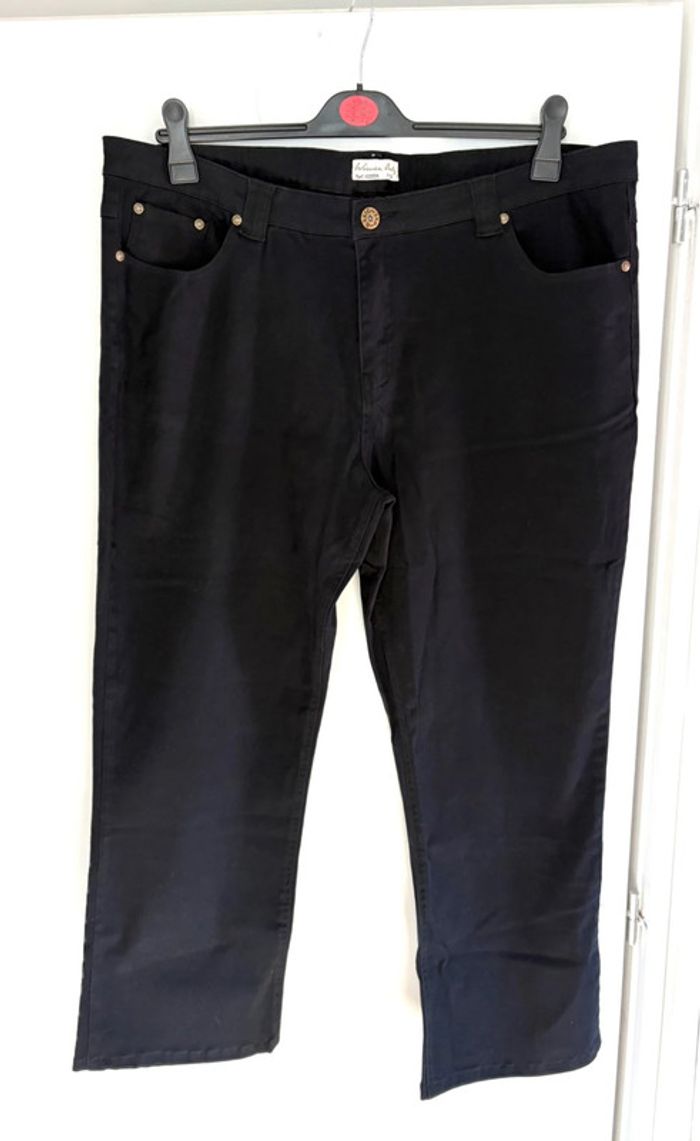 Jean noir straight coupe droite grande taille 52