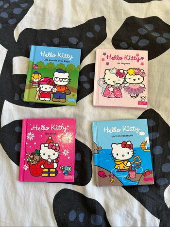 Lot de 4 petits livres hello kitty hachette jeunesse