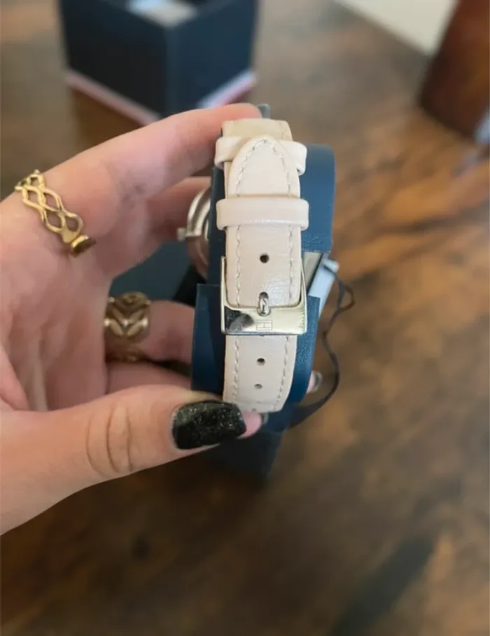Montre argenté et rose poudré femme motifs fleurs marque Tommy Hilfiger - photo numéro 4