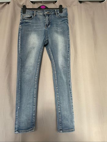 Jean skinny taille 12 ans.