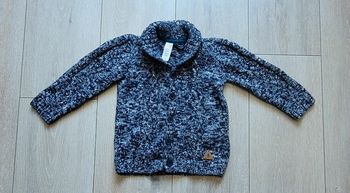 Tres beau pull bleu marine et blanc. Garçon 2 ans 1/2. Marque C&A