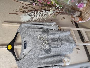 haut Disneyland paris manche chauve souris taille S porté une seul fois