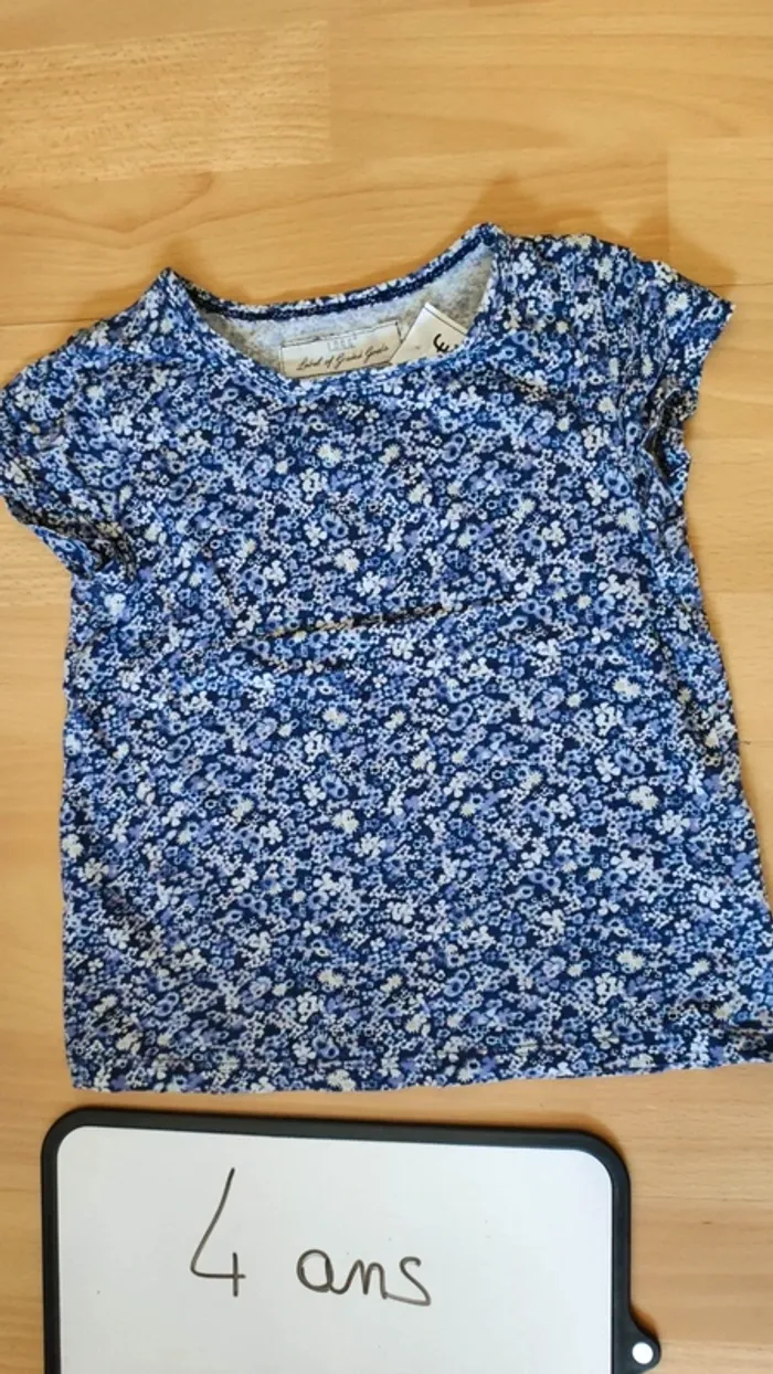 T-shirt taille 4 ans - photo numéro 2