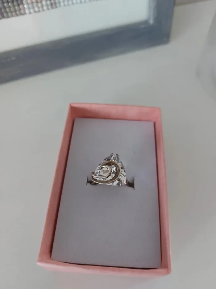 Bague originale en argent et cristal