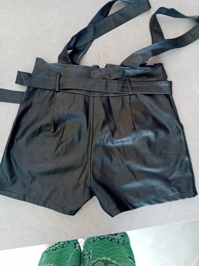 Short avec Bretelle en Simili cuir Noir en Taille L/40 - photo numéro 4