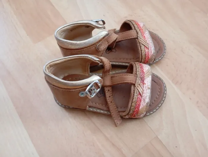 Sandale taille 22 - photo numéro 2