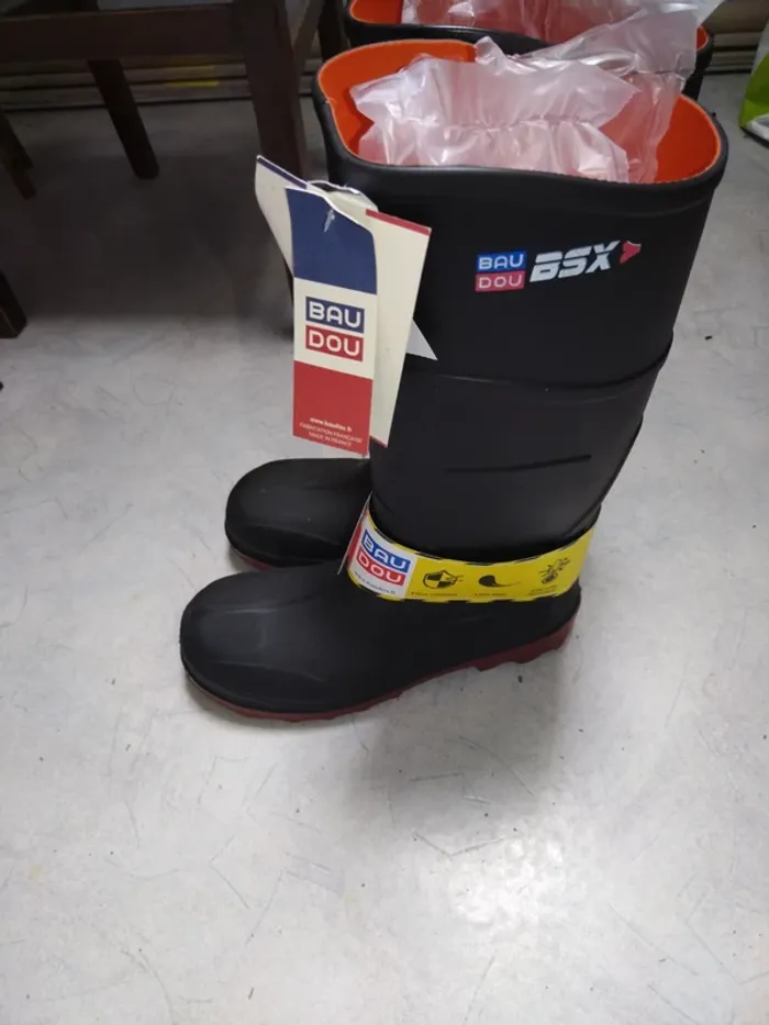 Botte de sécurité professionnelle neuve taille 44 - photo numéro 2